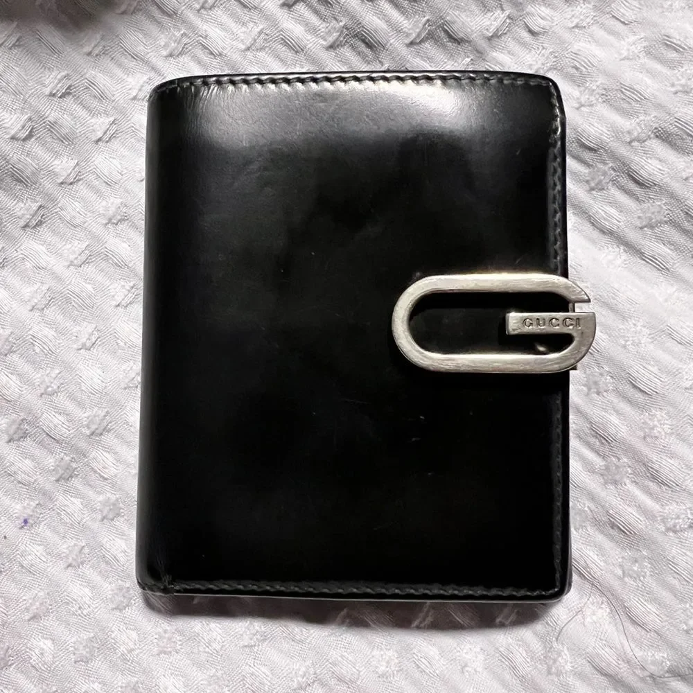 GUCCI Smooth Black Leather Bi Fold Wallet with G Clasp